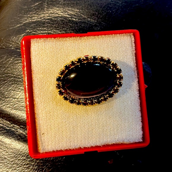 Vintage Beautiful Purple Pendant. Stunning looking on your outfit - Picture 7 of 7